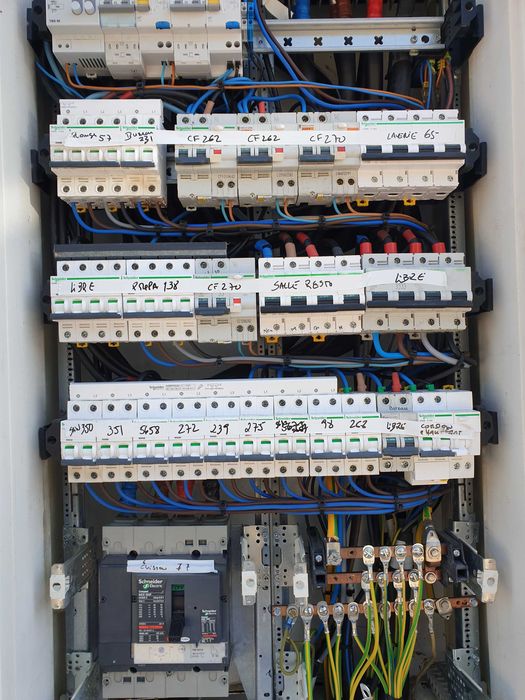 Eletricidade nova e renovacao trabalhow de pladur juntas e pintura