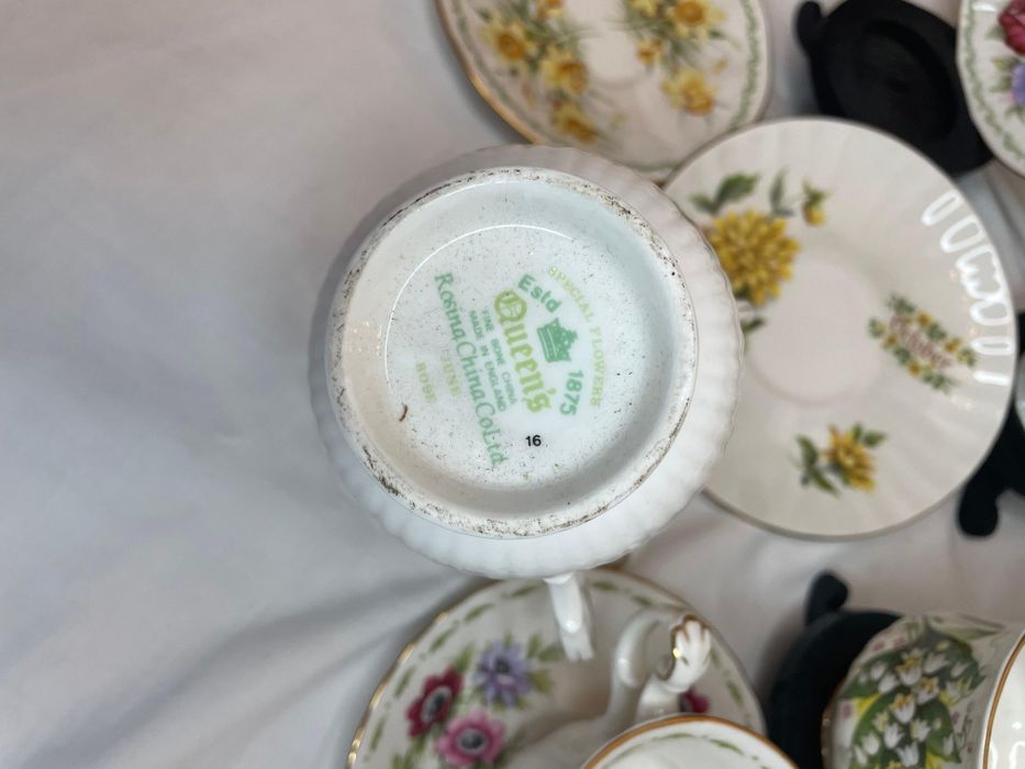 Chávenas e pratos ROYAL ALBERT  Flor dos meses