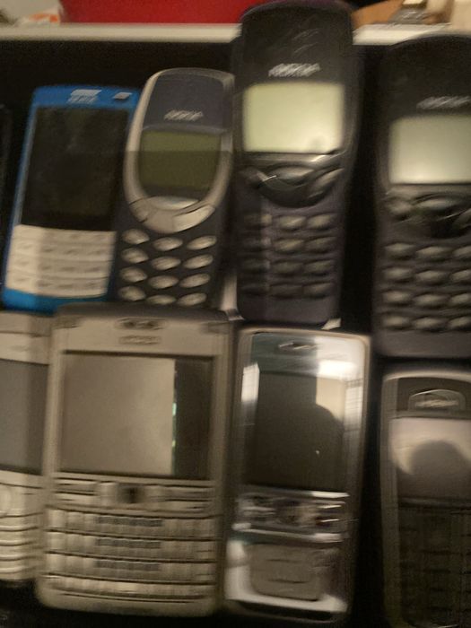 Tenho para venda para os amantes de telemóveis antigos