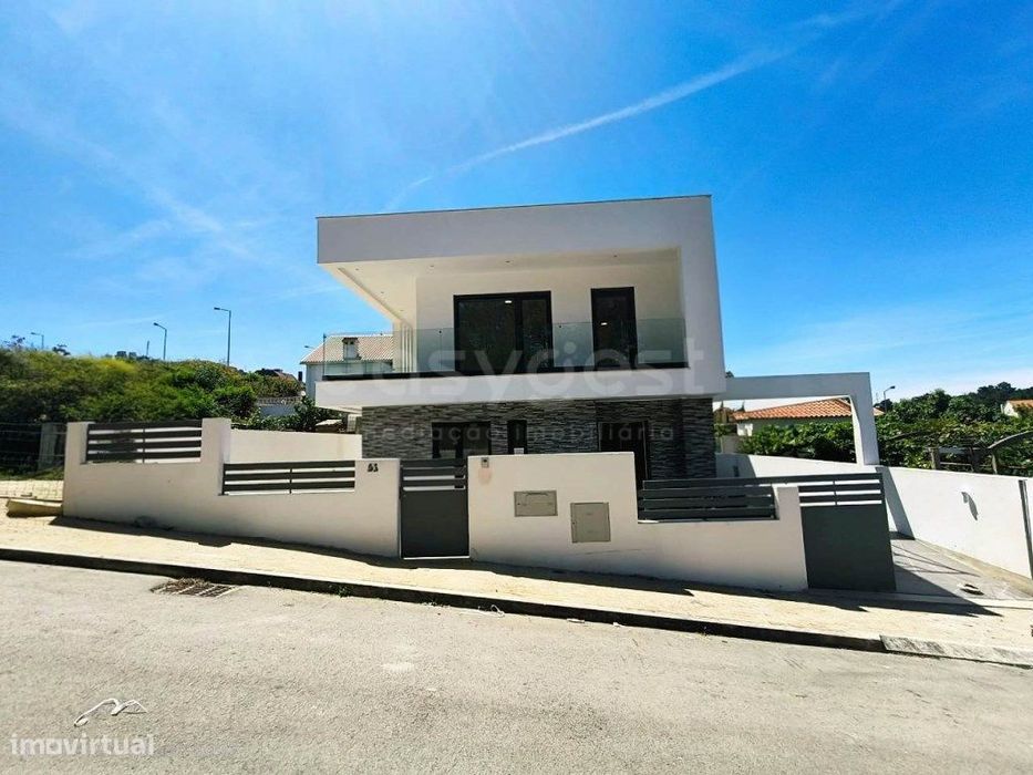 Moradia T4+2 c/ Piscina a estrear