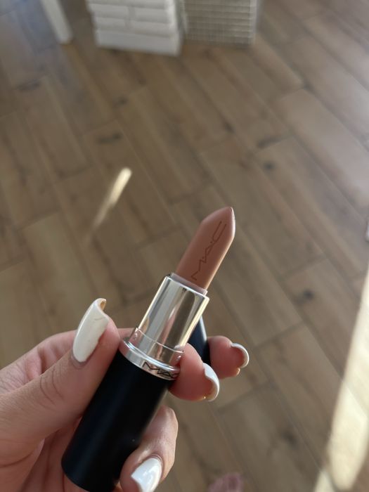 Помада MAC fleshpot