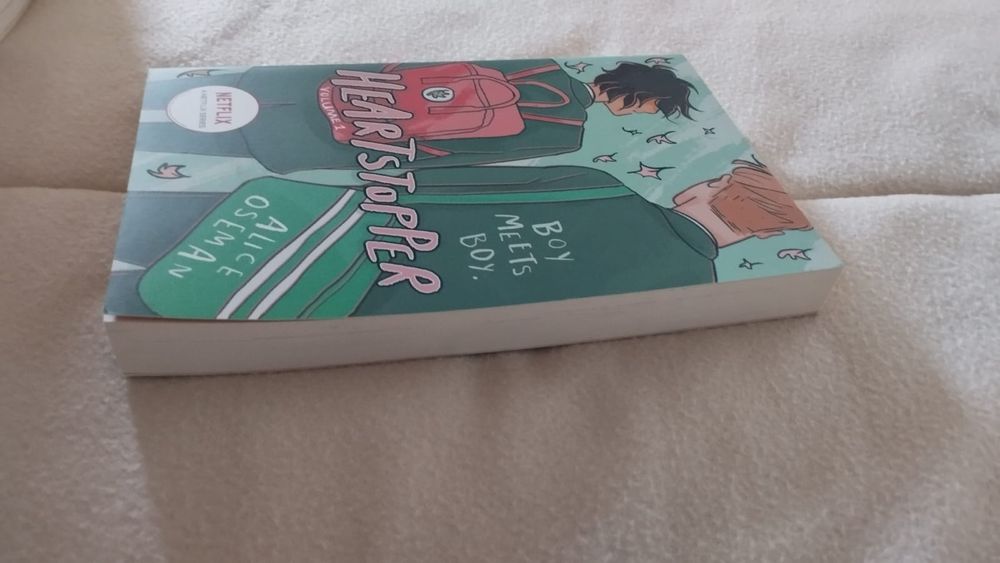 "Heartstopper: volume 1" em inglês