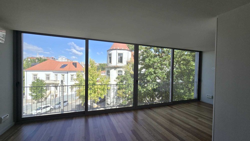 Apartamento T2 de luxo ao pé das Escadas Monumentais