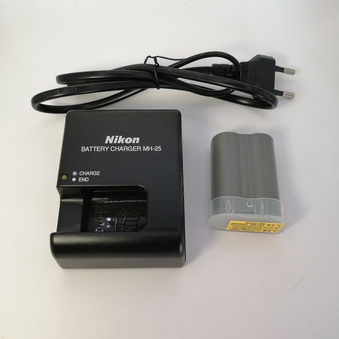 Máquina Fotográfica Nikon7500 (corpo)