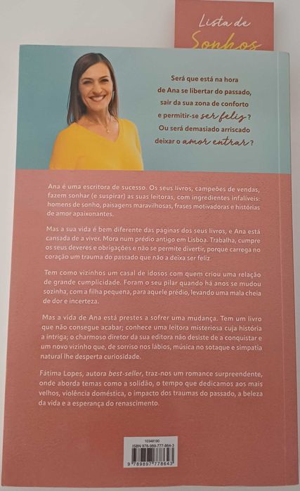 Livro "O amor mora no andar de cima"