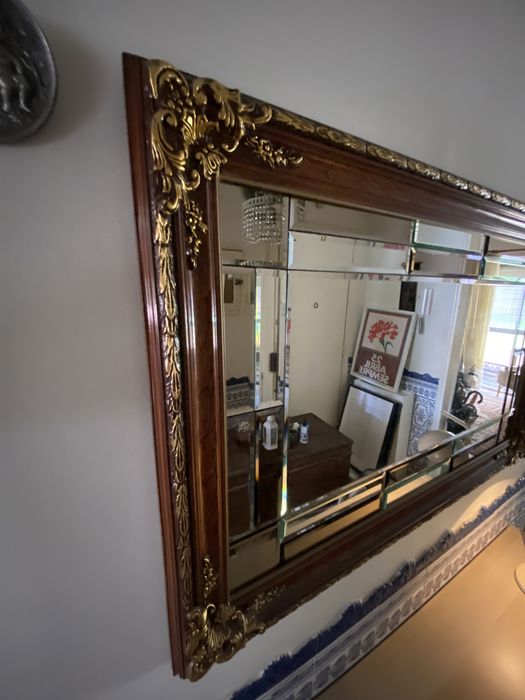 Espelho grande em madeira