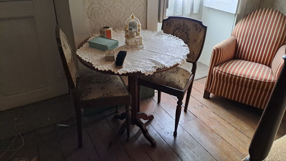 conjunto de mesa e cadeiras para quarto