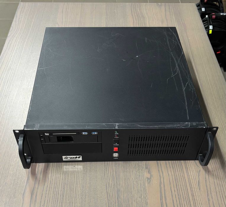 Obudowa komputera RACK