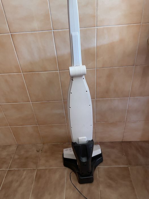 Nilfisk avariado para pecas , aspirador vertical 2 em 1
