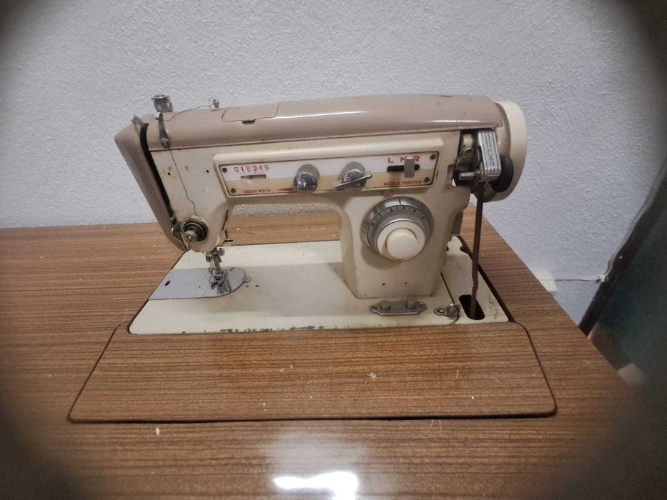 Máquina de costura elétrica