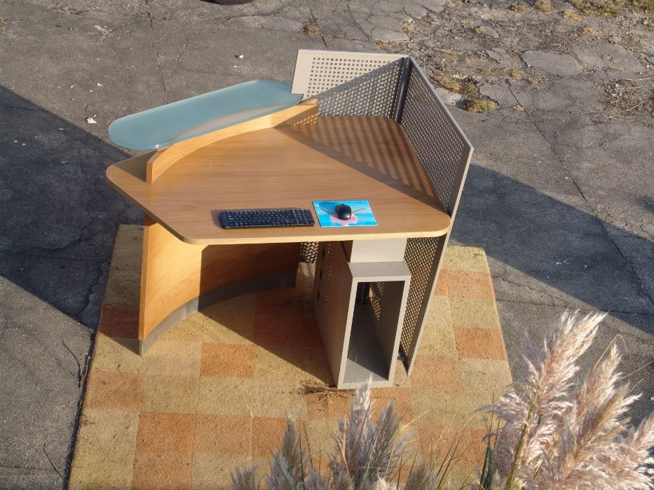 Secretárias para escritório ou loja p/ atendimento público