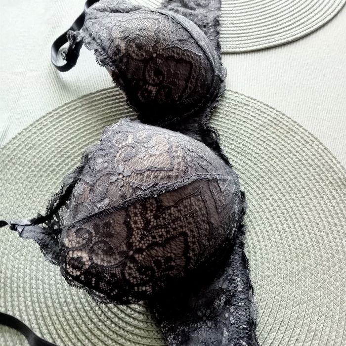 Biustonosz koronkowy Esotiq 70E