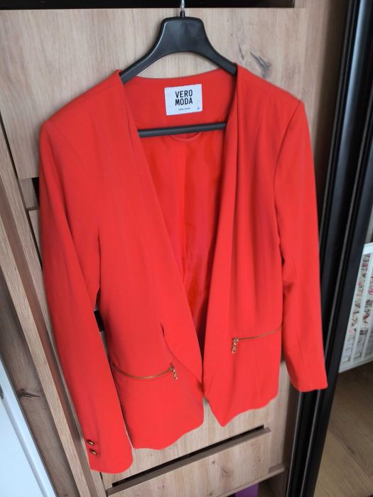 Koralowy żakiet marynarka