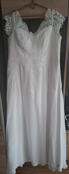 Suknia ślubna bardzo długa plus size