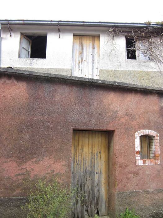 Vivenda para reconstrução em aldeia
