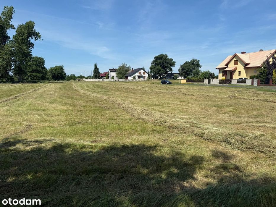 Działka budowlana z mediami pod miastem