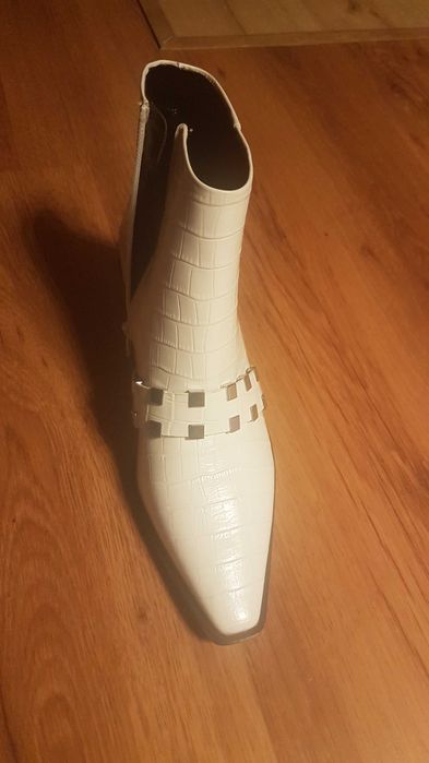 Biale,nowe,skorzane botki 38,5 unisex