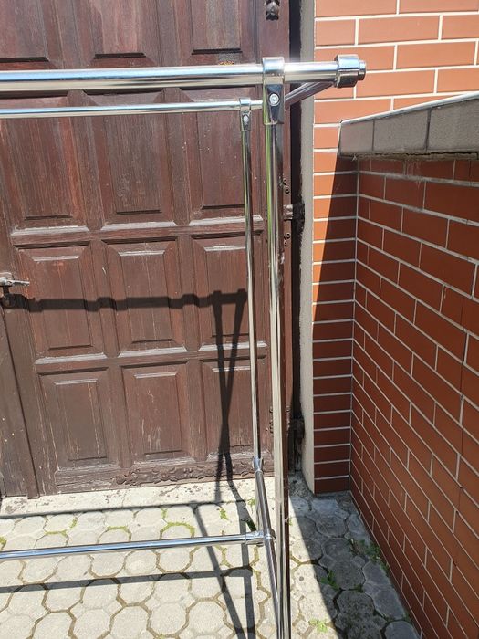 Wieszak wolnostojący sklepowy 2,20 szerokości