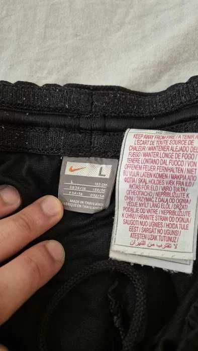 Calções Manchester United Nike Pretos em bom estado tamanho L