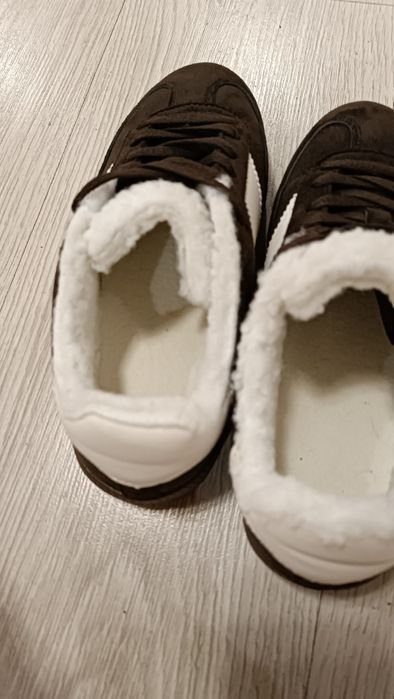 Нові кросівки,теплі