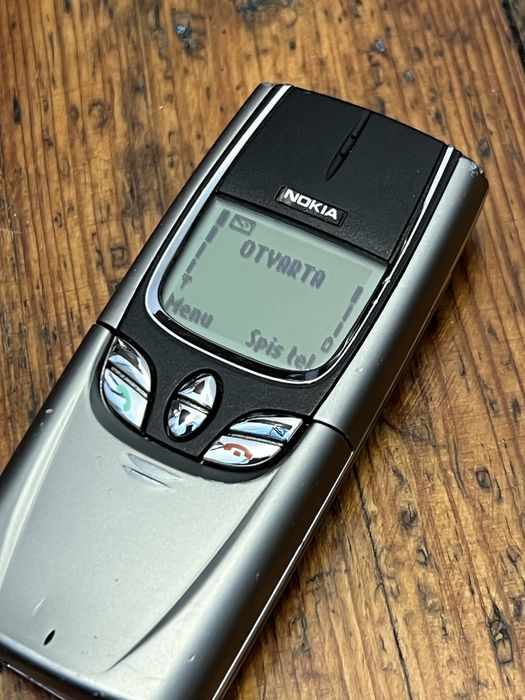 Zabytkowa Nokia 8850