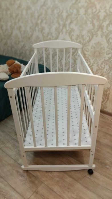 ПРОДАМ Дитячу кроватку з матрацом