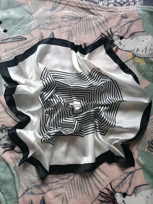 Chusta chustka apaszka satyna satynowa w paski paseczki nowa