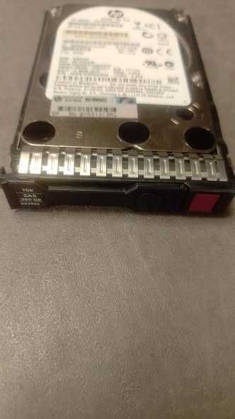 Винчестера от сервера.12 шт.в сборе.