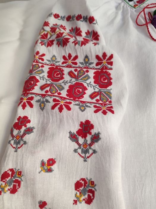 Сорочка жіноча ручної вишивки
