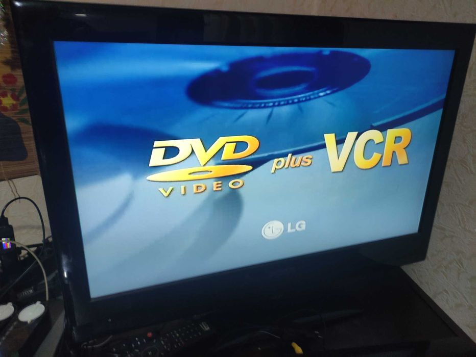 Домашний кинотеатр ресивер 5.1
DVD+ видеомагнитофон LG DT-S665
