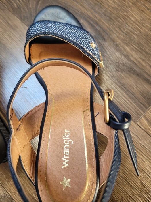 Sandały na koturnie Wrangler 38 granatowe