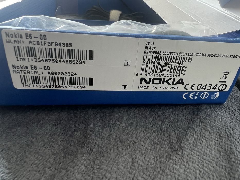 Nokia E6-00 - Black - Odblokowany