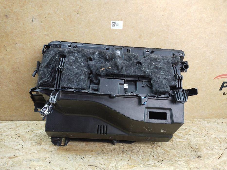 Mercedes E-Class C207 W207 2009-2017 бардачок A2076800091
