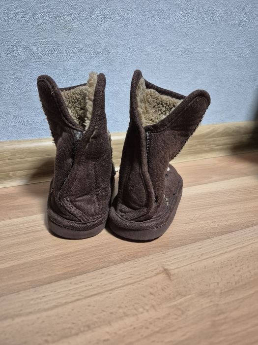 Віддам безкоштовно угги на зиму