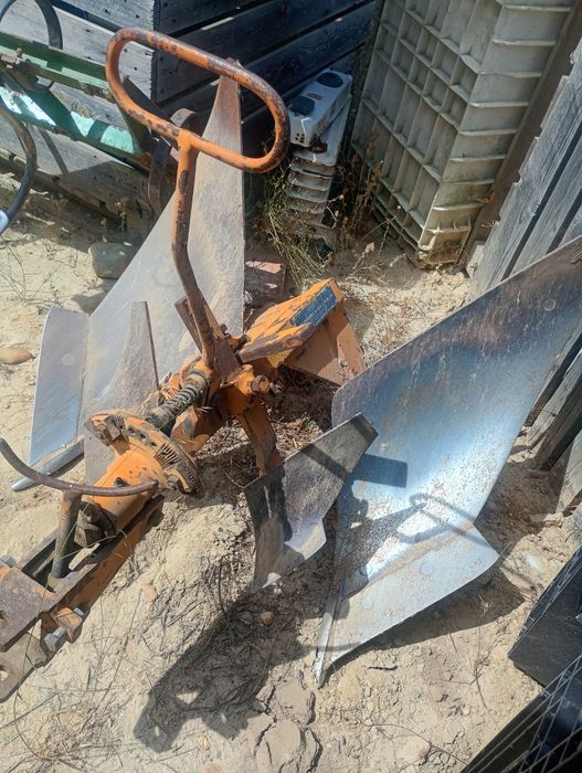 Vendo trator marca pascual com todos assessórios