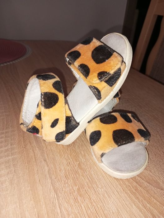 Sandałki dziewczęce rozmiar 19/20