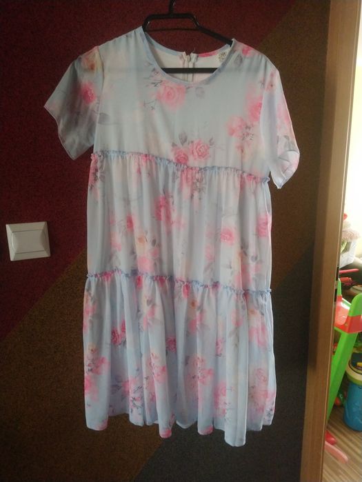 Sukienka w kwiaty 164 36