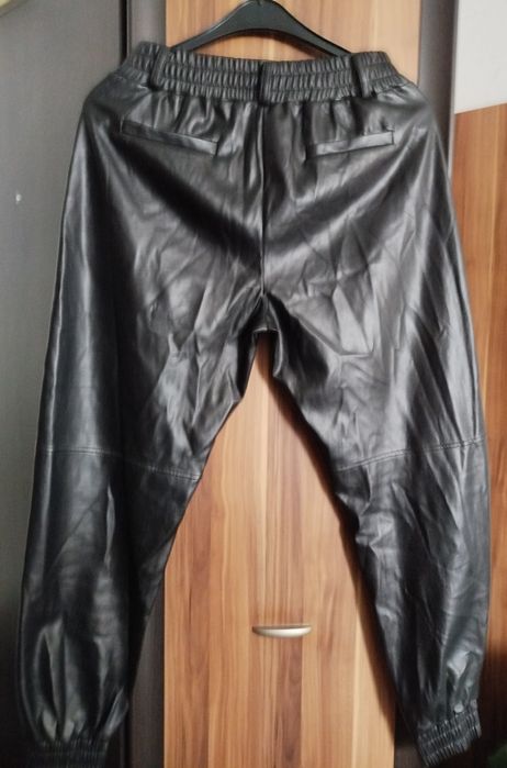 Spodnie damskie Reserved Eco skóra rozmiar L stan idealny