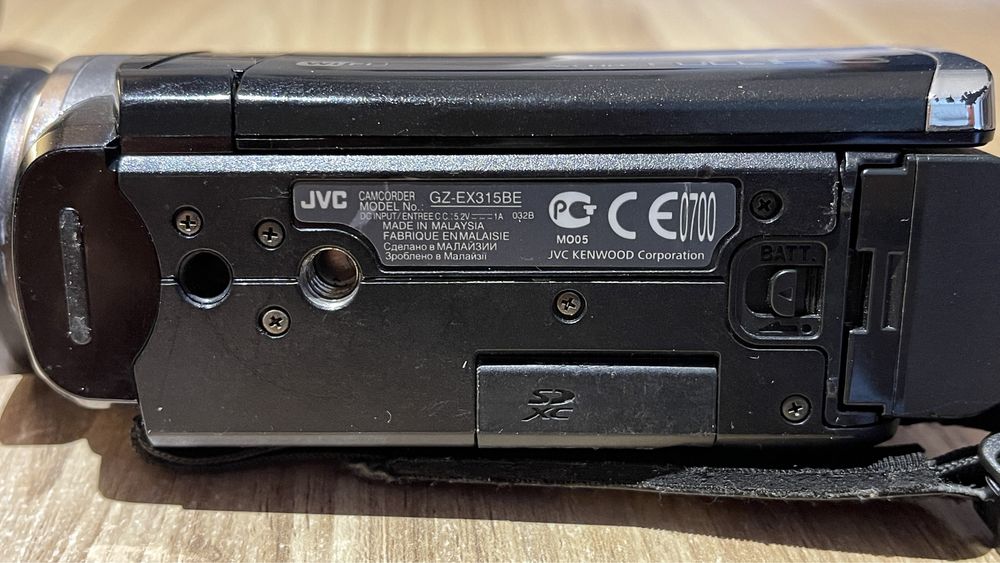 Продам WiFi Full HD відеокамеру JVC GZ-EX 315BE, 2 акумулятори