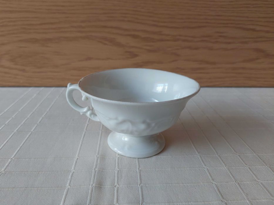 Biała filiżanka Wawel