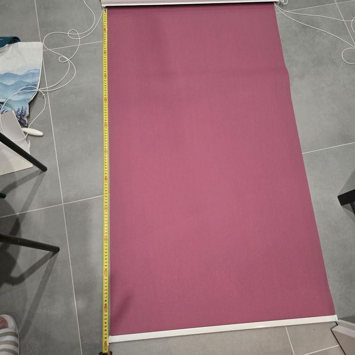 Rolety w kolorze malinowym