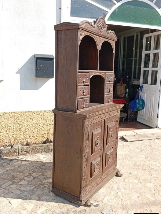 Móvel rústico em madeira