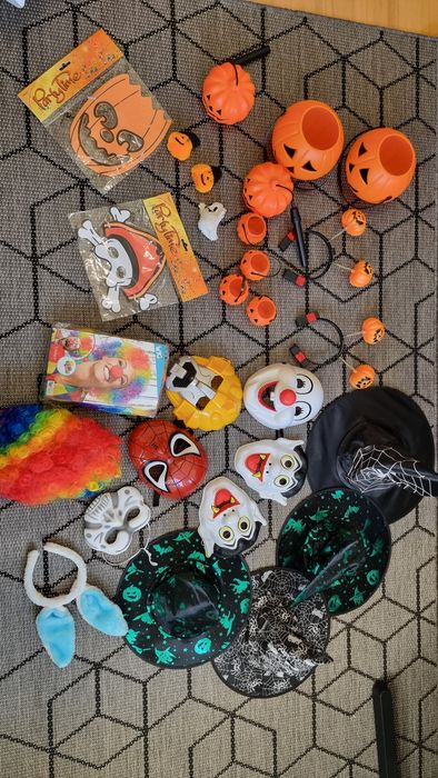 Halloween zestaw maski  kapelusze akcesoria