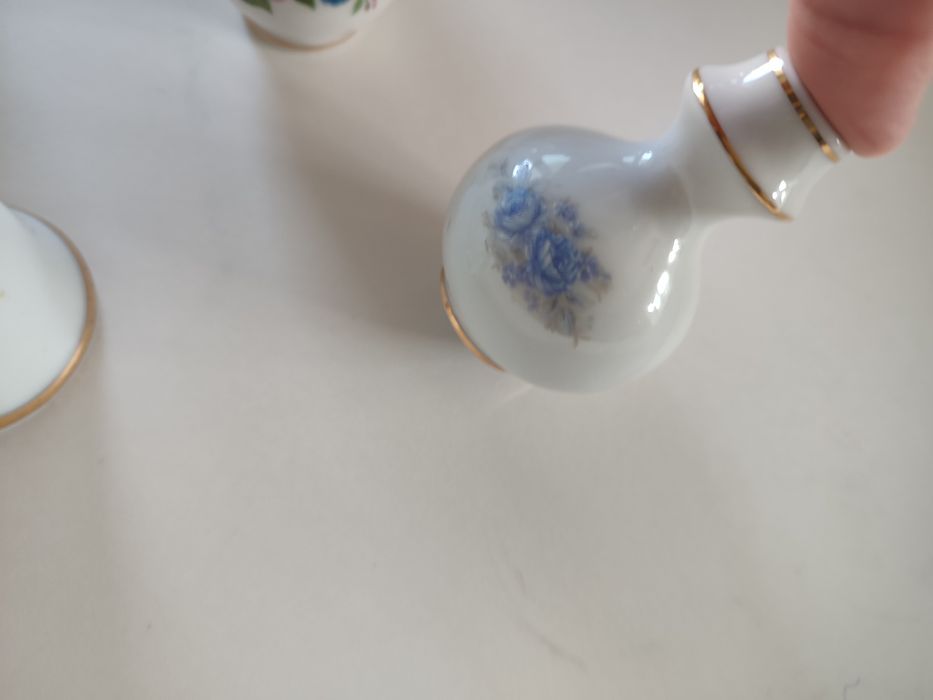 Cinco miniaturas em porcelana