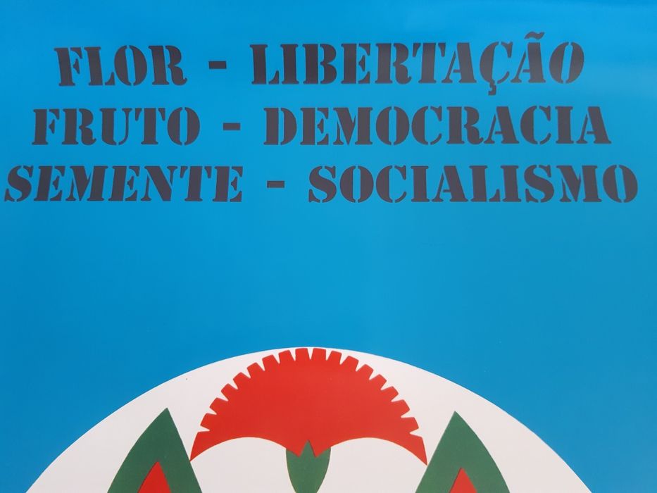 Cartaz alusivo ao 25 de Abril-MFA Forças Armadas Raizes da Revolução