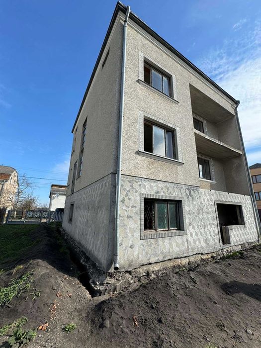 Будинок та земельна ділянка 7,8 сот., м. Жовква