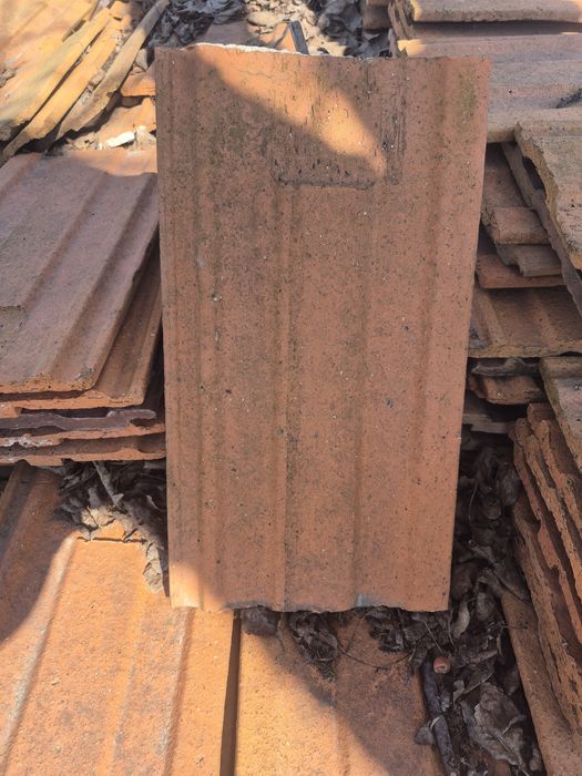 Dachóŵka używana powojenna płaska kolor  ceglasty  500 szt. Ok. 35mkw