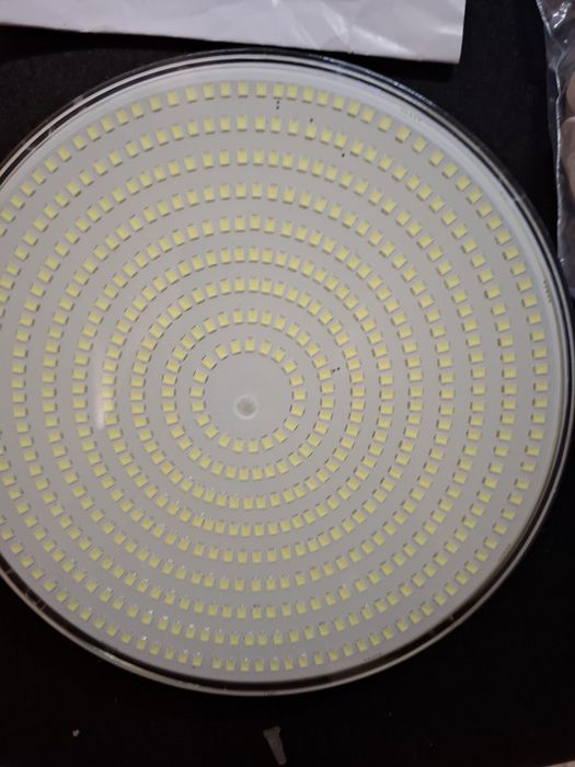 Oświetlenie led  do basenu/lampa do basenu