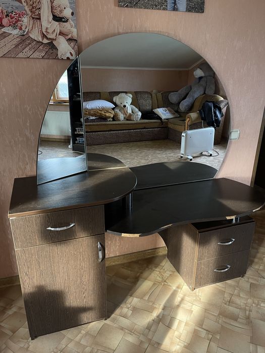 Комод с зеркалом