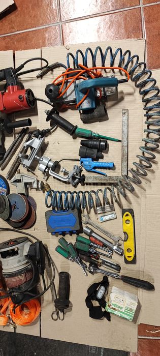 Venda de garagem  ferramentas e máquinas